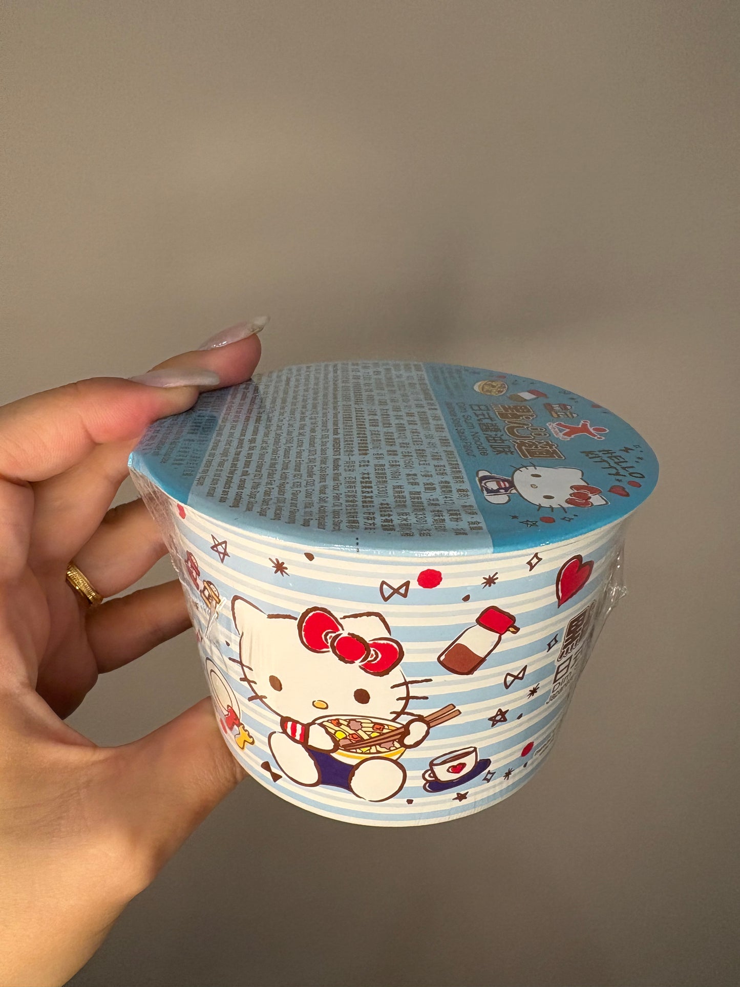 Noodles istantanei Hello Kitty al gusto di soia